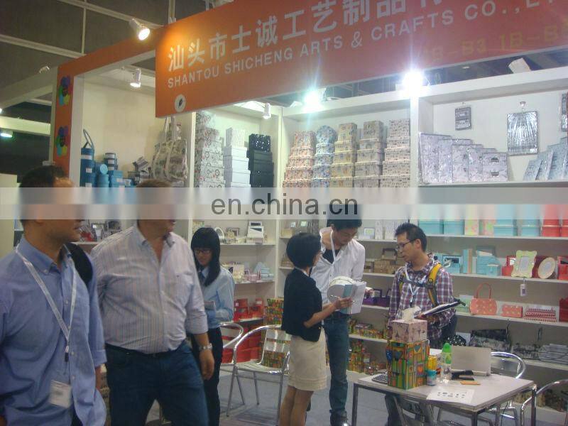 packing eminent printed suitcase