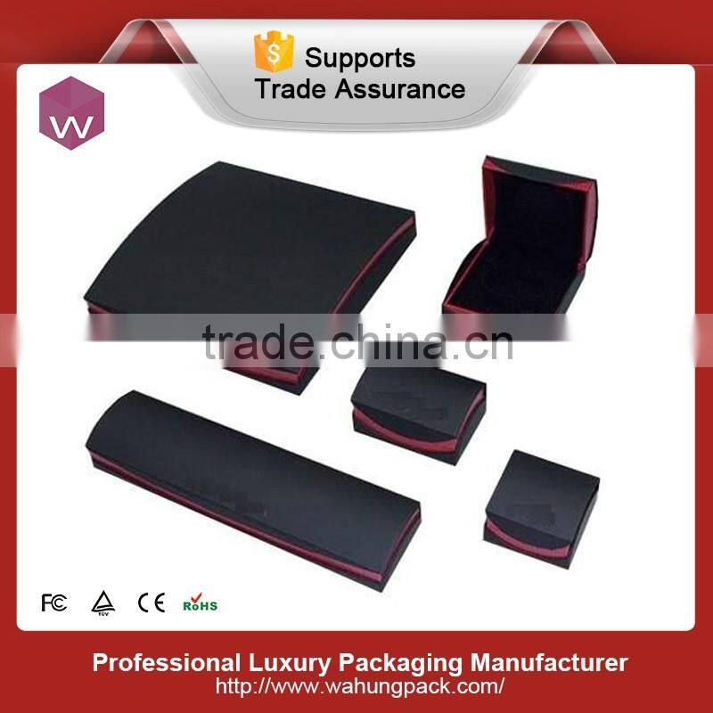 round cardboard jewel set box with white leather