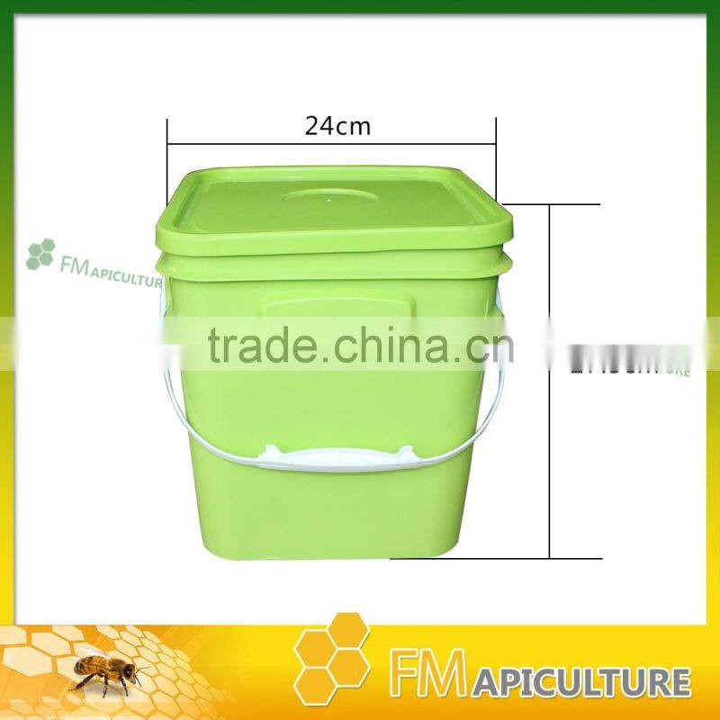 plastic honey barrel; hotsale bee keeping tools honey bucket , honey tank plastic.