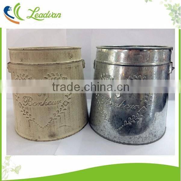 European style love wedding antique imitation decoration white painted galvanized metal flower bucket with wooden handle