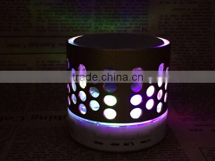 Round hole wireless Small mobile phone bluetooth speakers subwoofer TF card speaker hands-free speaker with LED FM