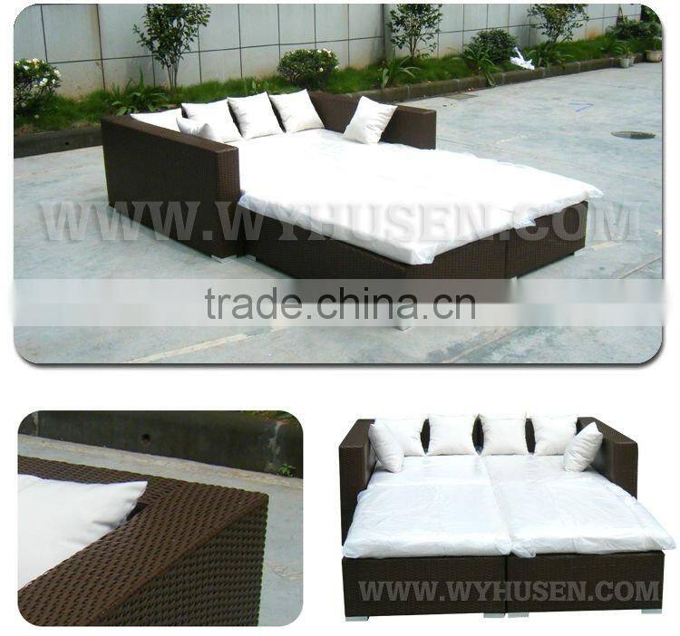 outdoor rattan lounge