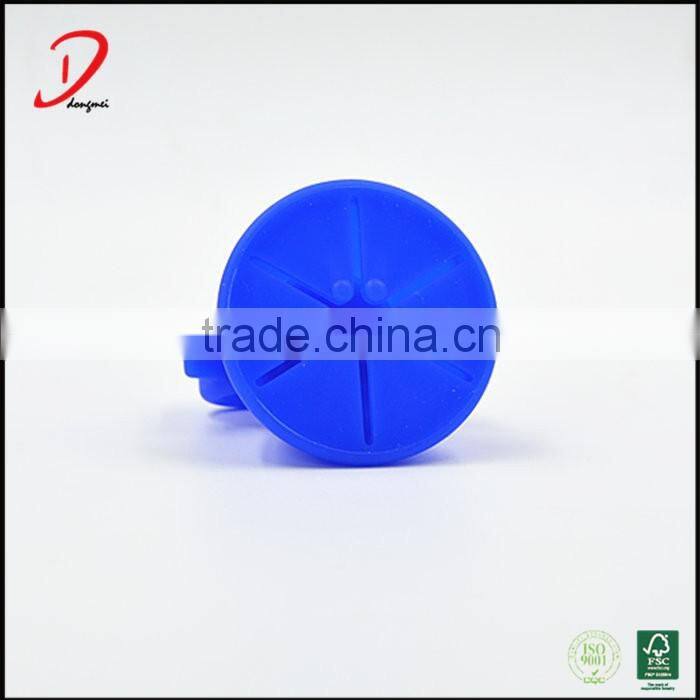 Wholesale new design wearable rubber nail polish bottle holder,silicone nail polish stand