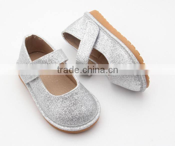 Low MOQ high qualtity music toddler wholesale squeaky shoes