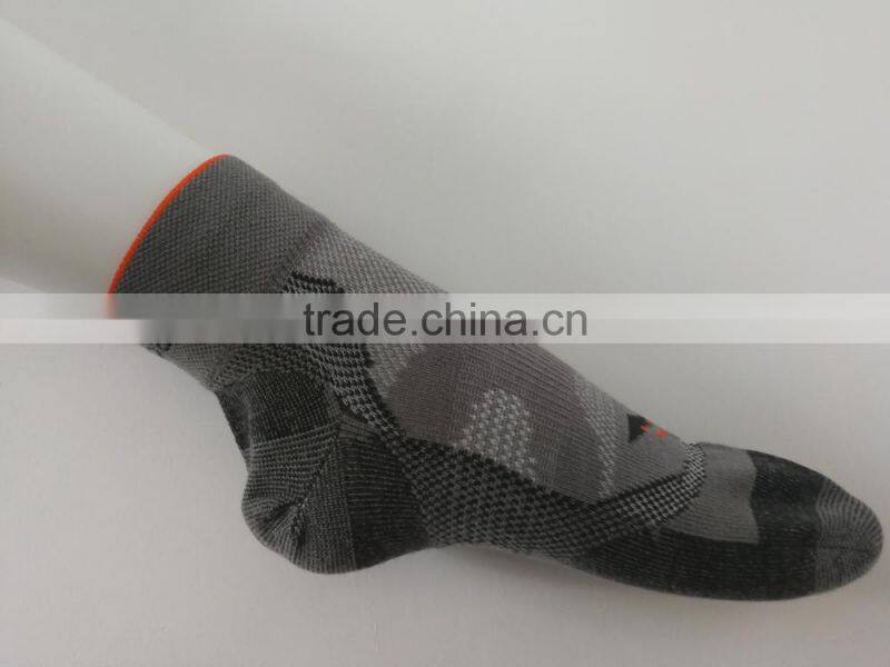 Factory Custom Logo Thin Merino Wool Hiking Sport Compression Traing Socks for Men