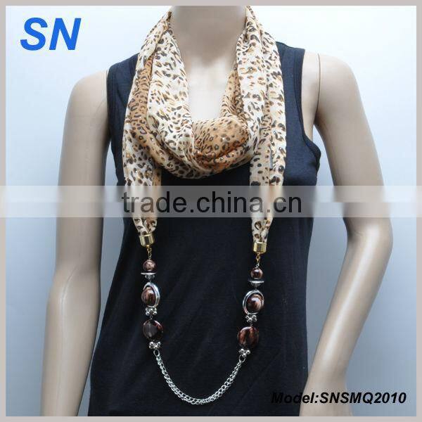 Beads chain pendant scarf color texture design scarf