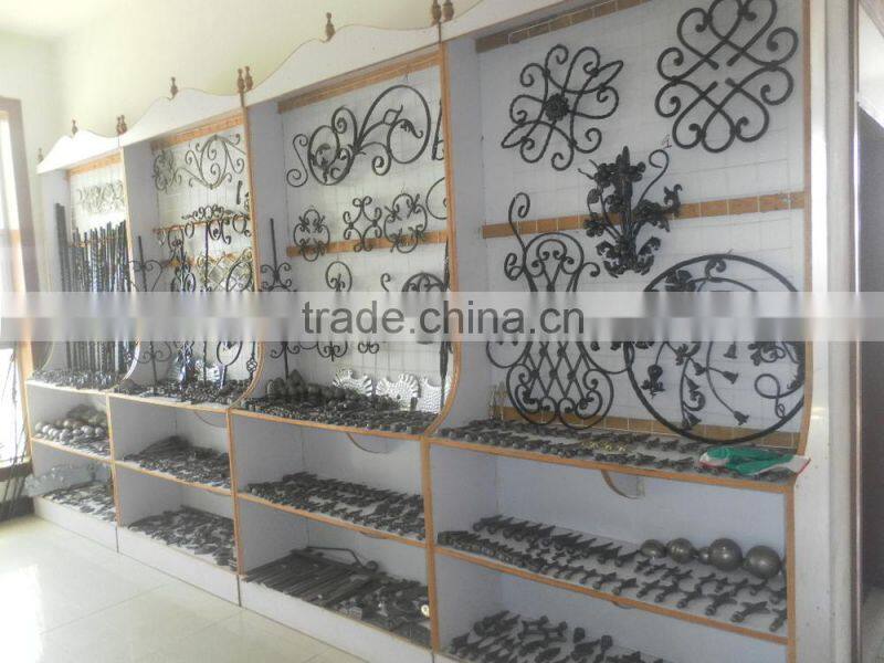 Wought iron ornamental cast iron spear for fence