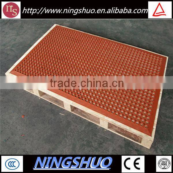 Wholesale of kitchen safety anti slip rubber mat with drainage hole