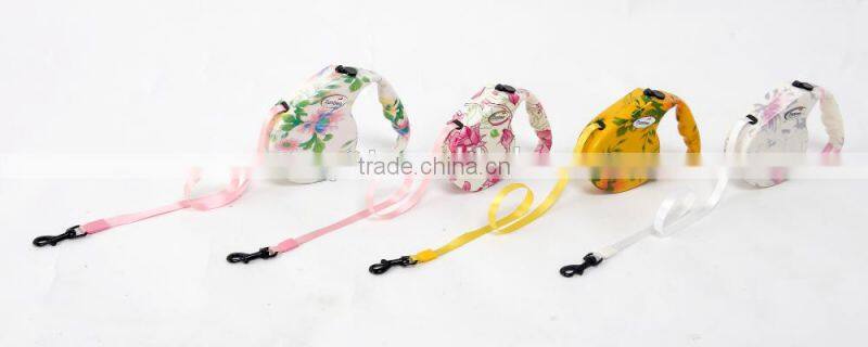 soft handle retractable pet leash with colourful design