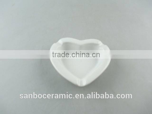 Wholesale Cheap heart-shape white porcelain ashtray