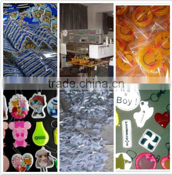 Cheap custom heart shape reflective hanger keychain souvenir