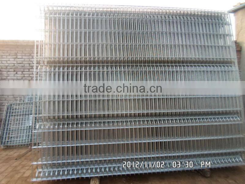 CE certificate curved metal wire mesh fence for sale on alibaba express