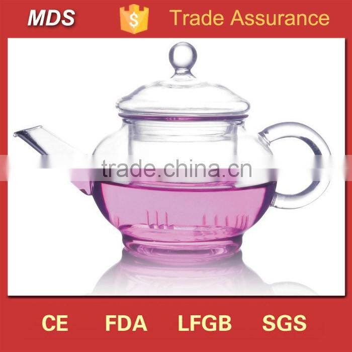 Square glass whisky decanter with glass lid