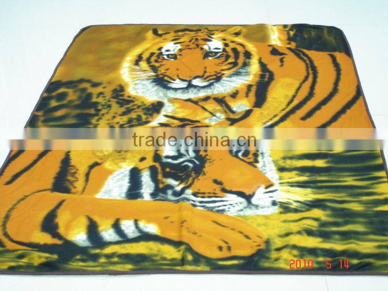 100% polyester knit print fleece throw