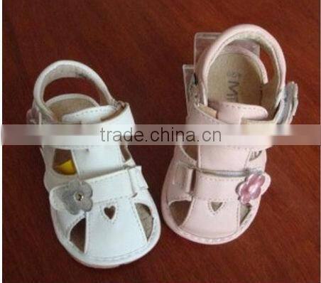 Fashion squeaky baby shoes for girls