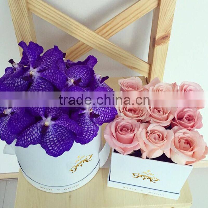 Luxury empty cardboard flower White gift box with handle