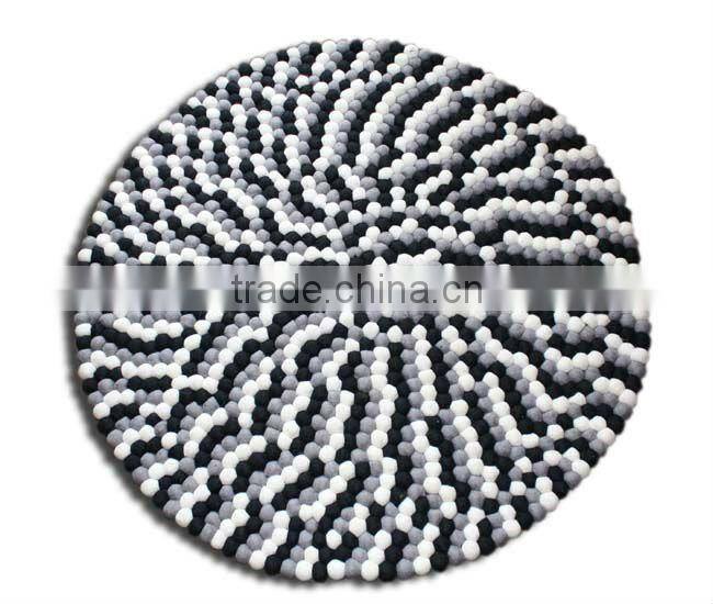 Felt Ball Rug / Carpet / Teppich