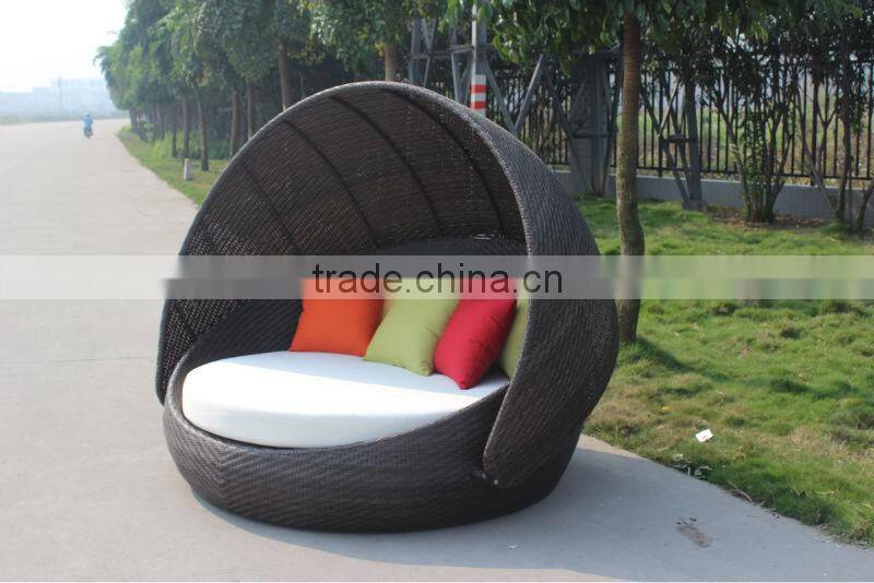 Hot selling outdoor furniture appealing design rattan sunbed RB-016