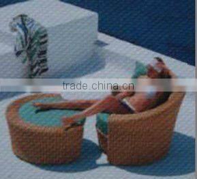 outdoor rattan round lounger