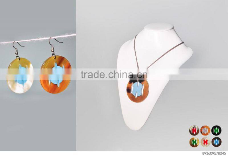 Set of necklace and earrings, made of natural horn and lacquer in Vietnam code: KS_VTC15