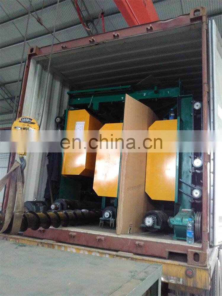 concrete road paver machine showing the first auger blade roller laying machine