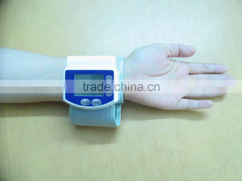 professional digital Wrist Blood Pressure meter for elder's health EA-BP66B