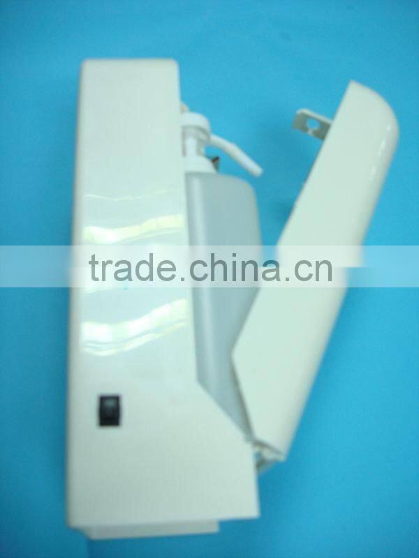 Automatic disinfectant dispenser