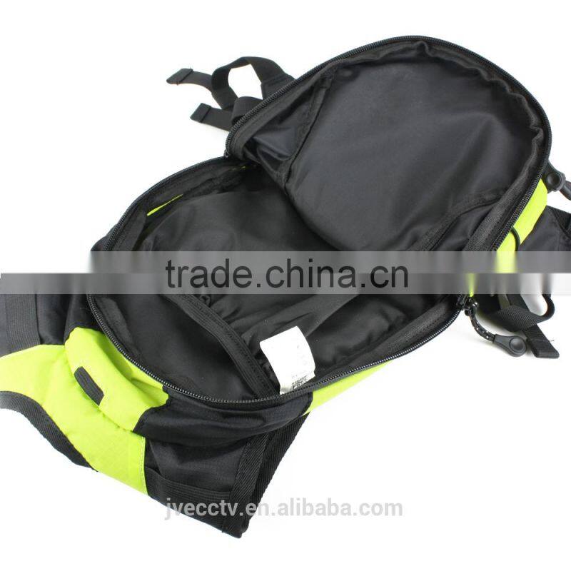 Cycling safety instructions backpack/night ride to light/night ride a warning light