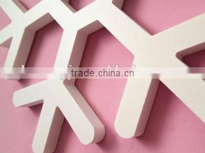 School dormitory Exquisite White Snowflakes Stick Shelf Wall Decoration New Design