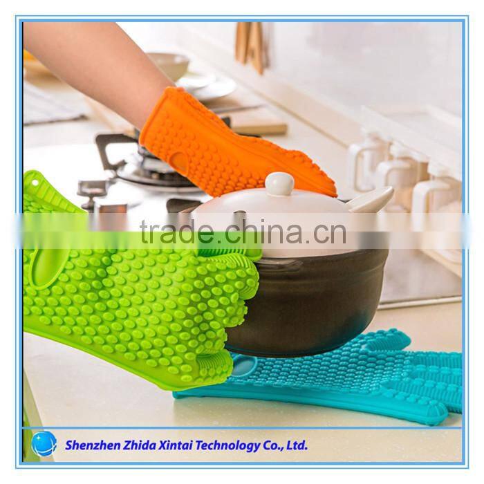 Heat-resistant microwave oven use silicone mitts