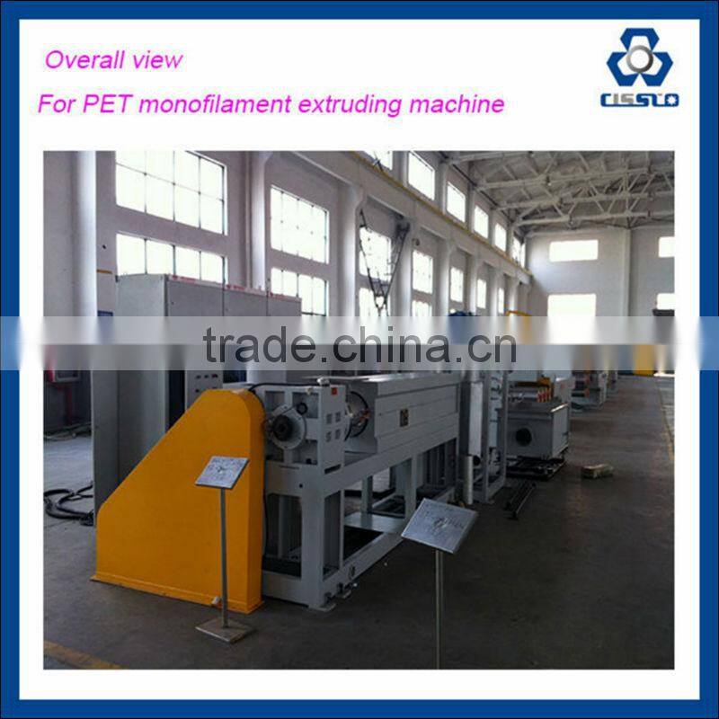 Plastic filament extruding machine