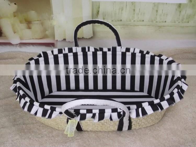 Large oval shape natural straw woven baby sleeping baskets with cloth liner