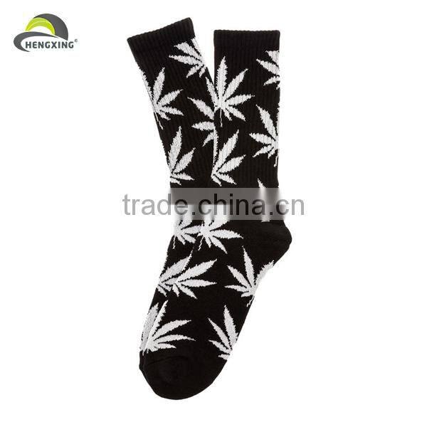 Cheap wholesale custom logo cotton socks