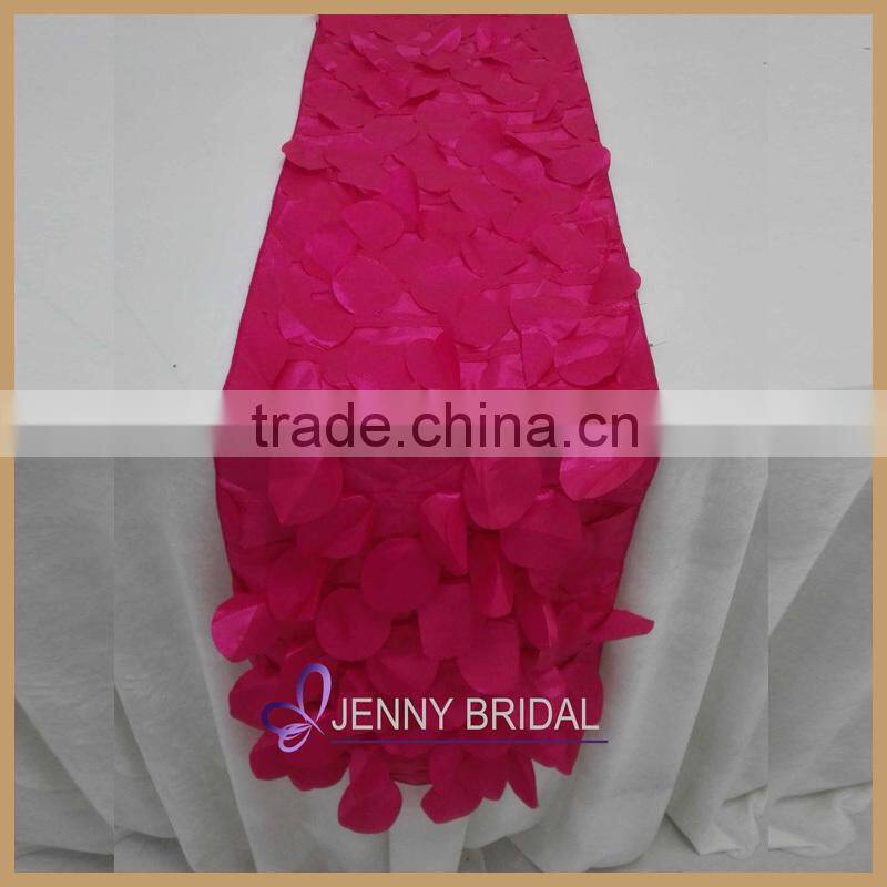 TR005D beautiful wedding rose red petal fancy table runners