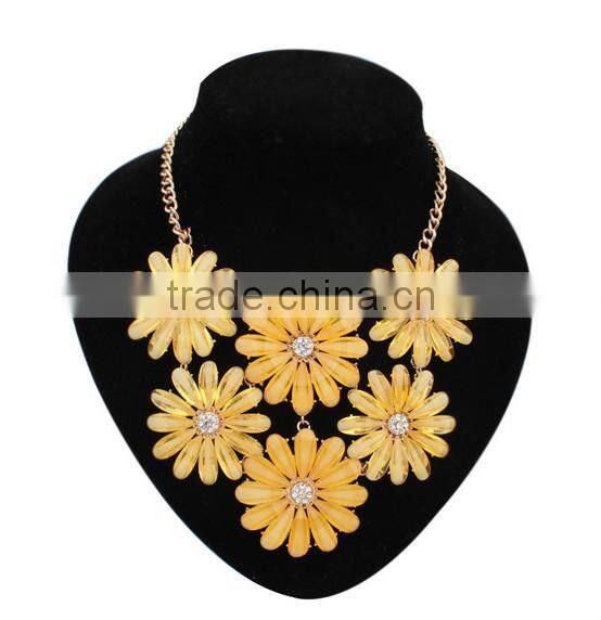 New European Style Flower Choker Collar Vintage Pendant Statement Necklace for Women