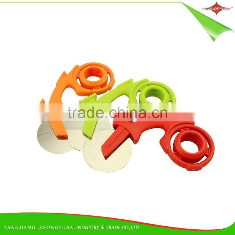 ZY-F1484 wholesale new design stainless steel pizza cutter wheel with plastic cover