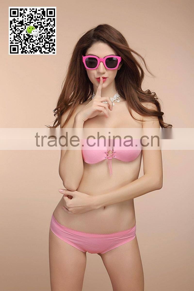 V shape bra model image