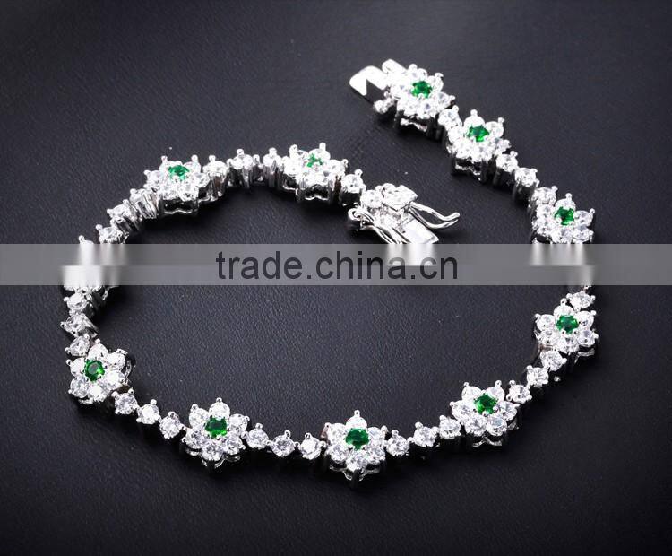 Nice Look Spring Summer 16/17 Flower Design Green Colored Stones Setting Women Bracelet