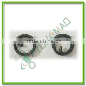 Q-shaped swing snap fishing tackle