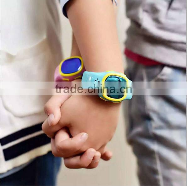 Mini gps tracker kids with small exterior and SOS function