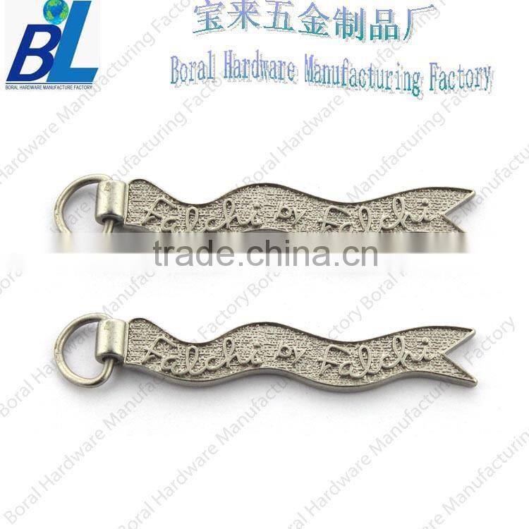 Rotatable snake shape decorative zipper pull