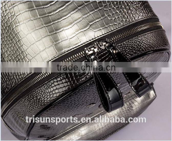 2016 good quality fashion waterproof travel backpacks and customized logo are welcome