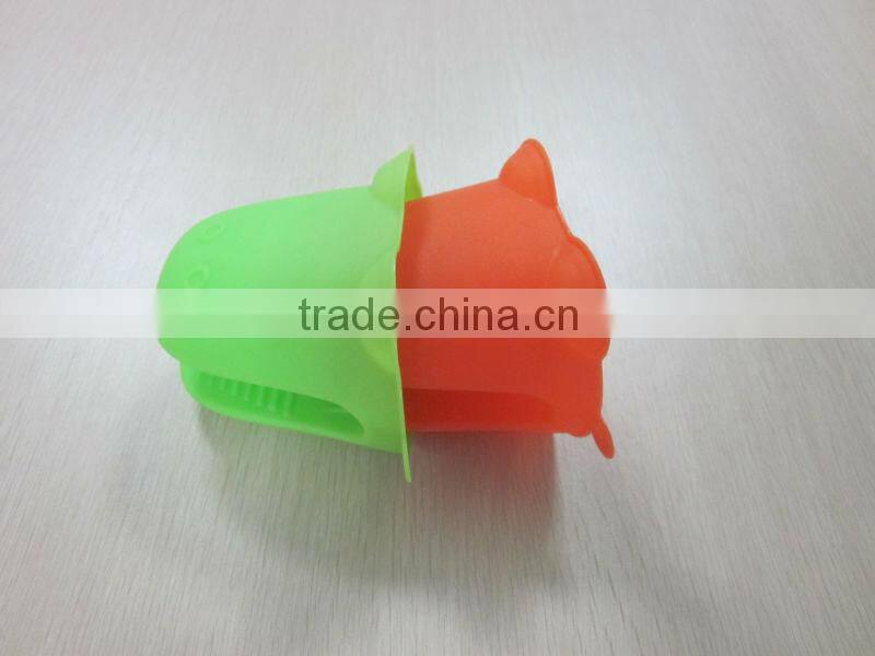 2014 new design fda and lfgb food safety 100% Food Grade Silicone Oven Mitt glove