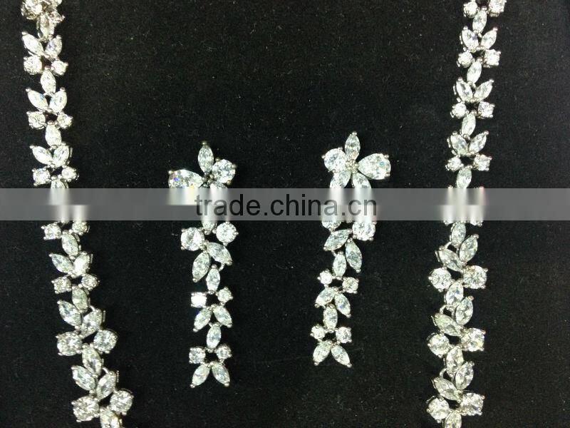 Bridal style wedding necklace set