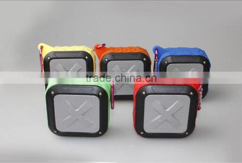 Factory Direct Outdoor Hook Style Waterproof Solar Recharheable Wireless Bluetooth Speaker