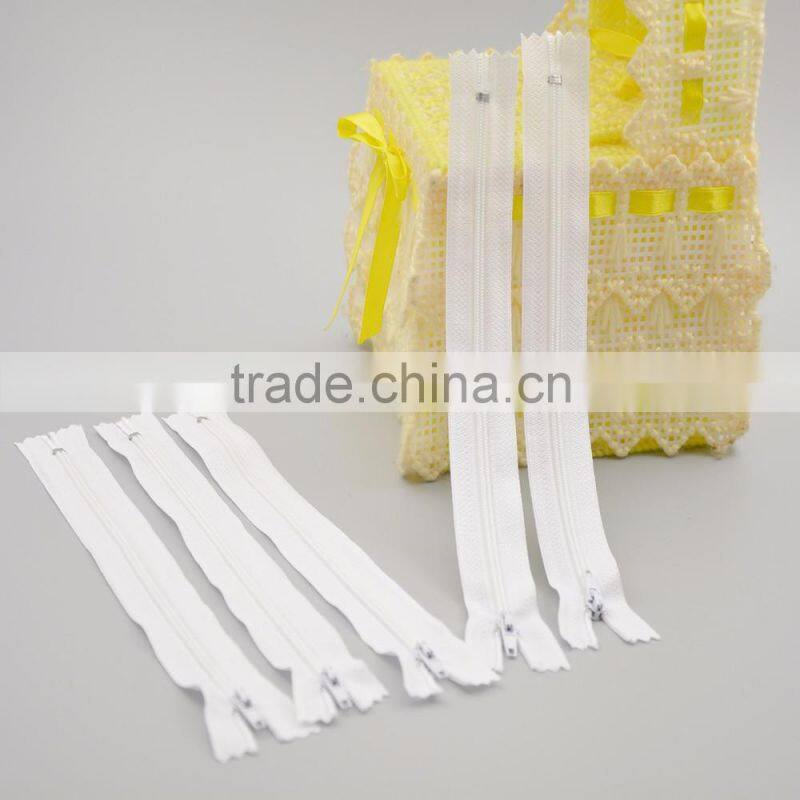 High Quality No.#3 20 cm Auto Lock Close End White Nylon Zipper