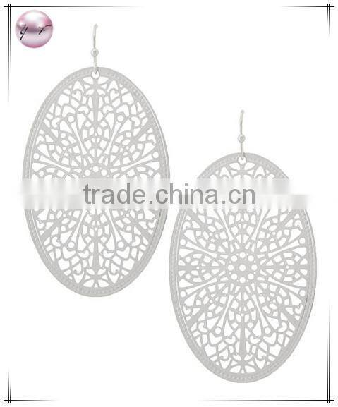 Matte Gold Tone Thin Metal Fish Hook Oval Dangle Earring Set