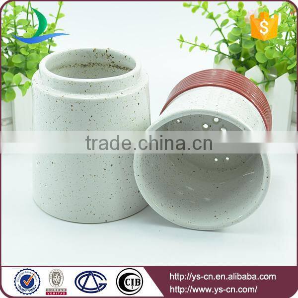 YSv0126-02 white and red ceramic vase wholesale