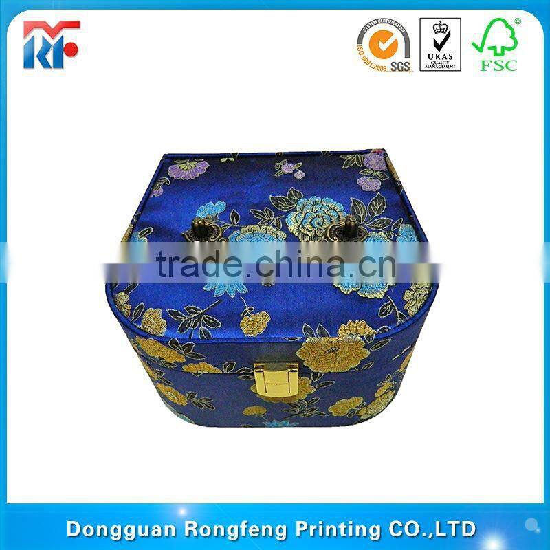 to facilitate travel jewelry box