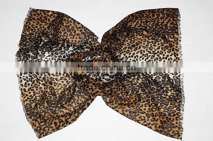 leopard-print wool scarf
